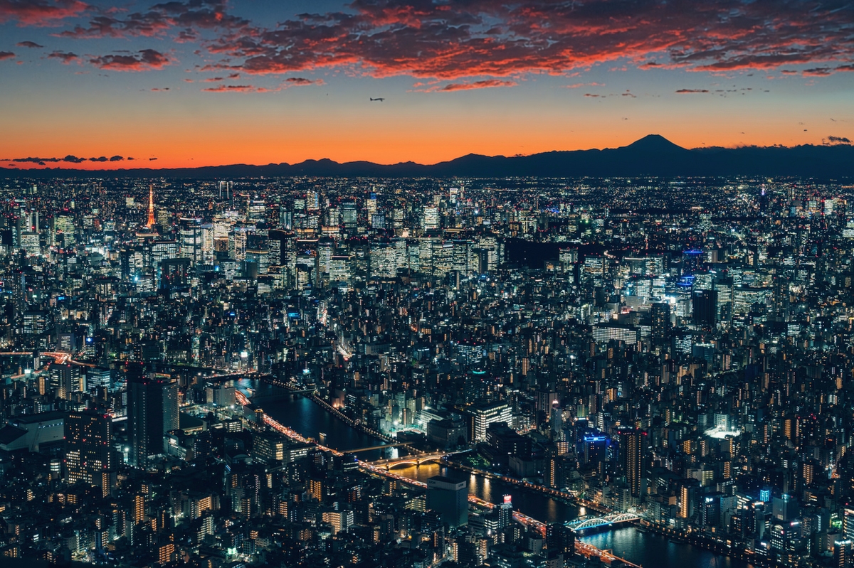 ジェネ変換で雲をマジックアワーの空に変えた後の作例