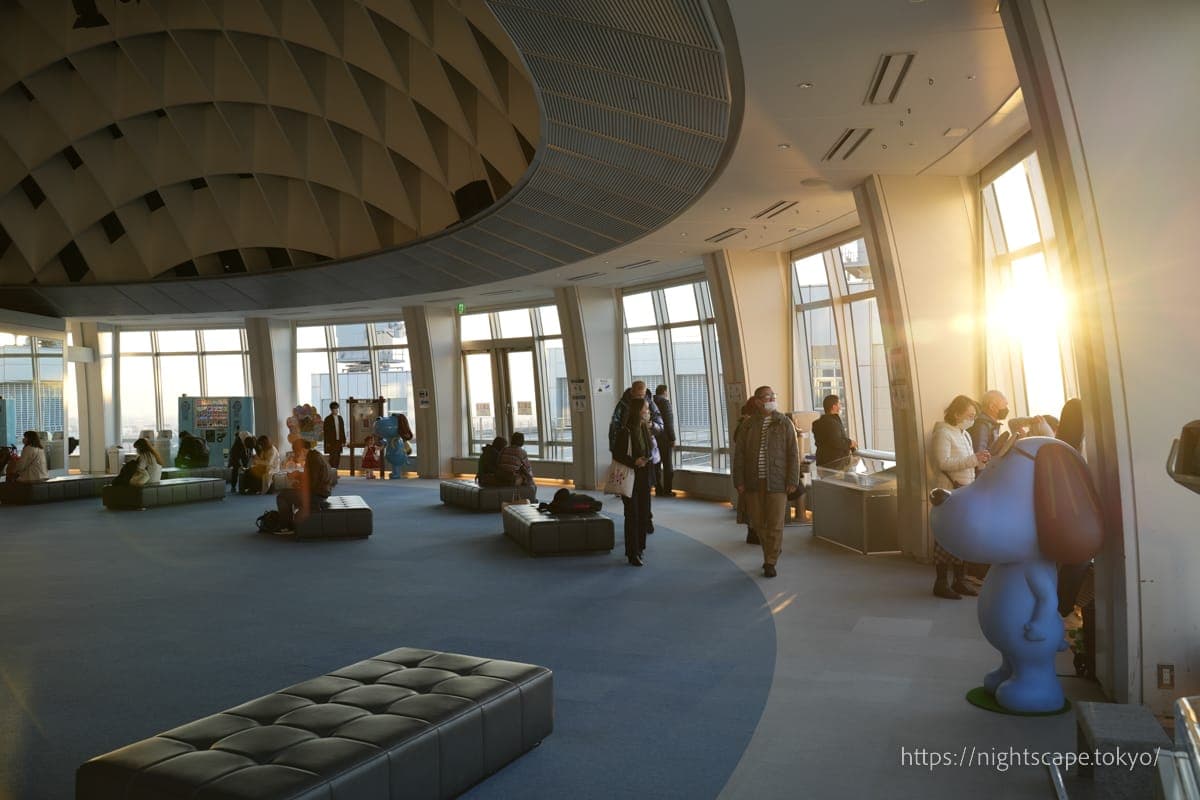 富士电视台球体展望室哈奇塔玛的氛围