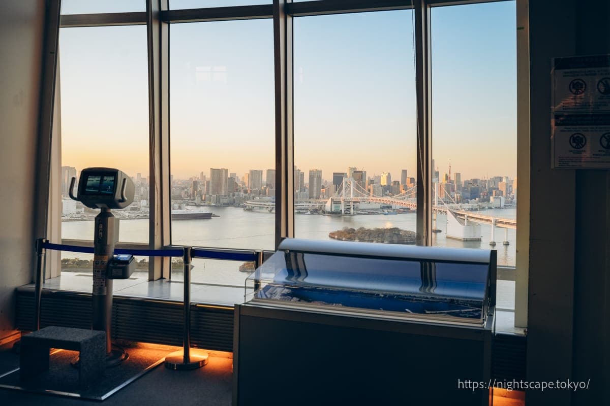 球体展望室哈奇塔玛内设置的望远镜