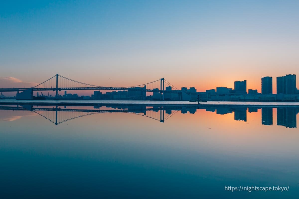 黄昏时分的晴海码头