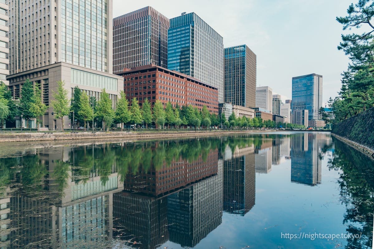 从日比谷护城河拍摄的倒影（白天）