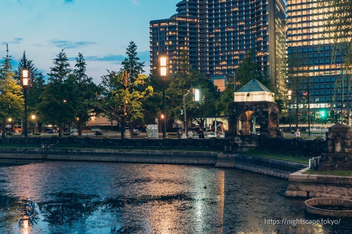 日比谷护城河的氛围