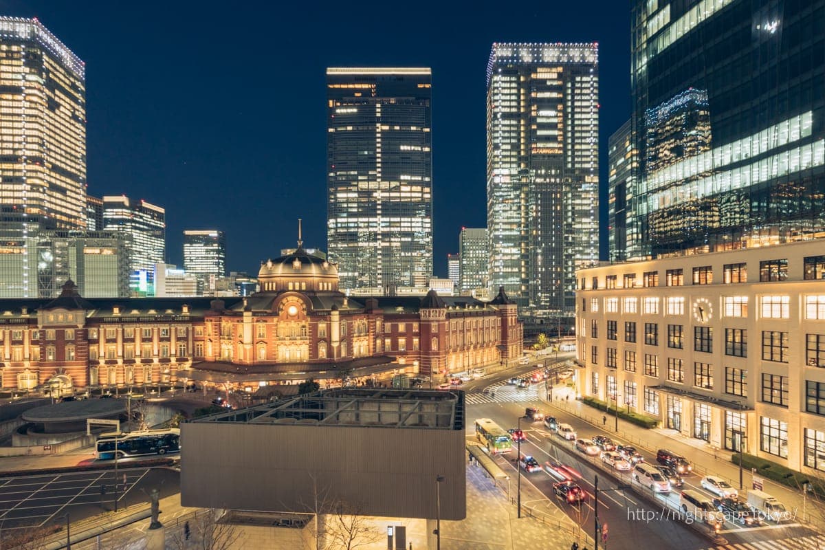 从丸之内大厦5层观景楼层眺望东京站