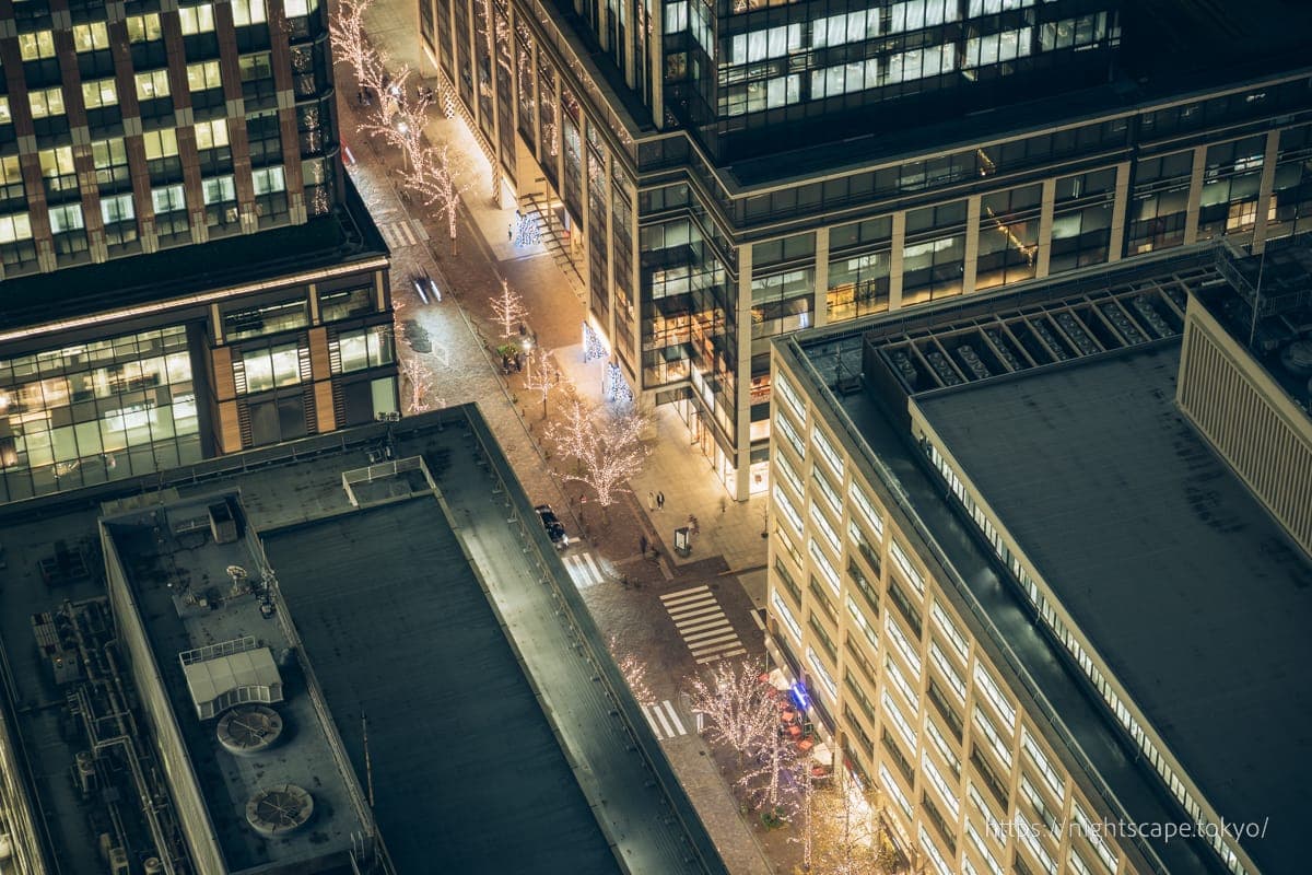 从丸大厦眺望丸之内的彩灯装饰