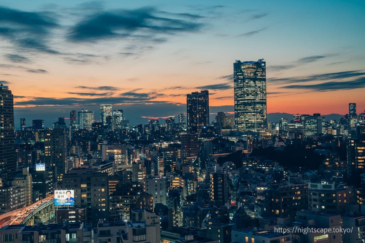 黄昏时分的六本木Hills