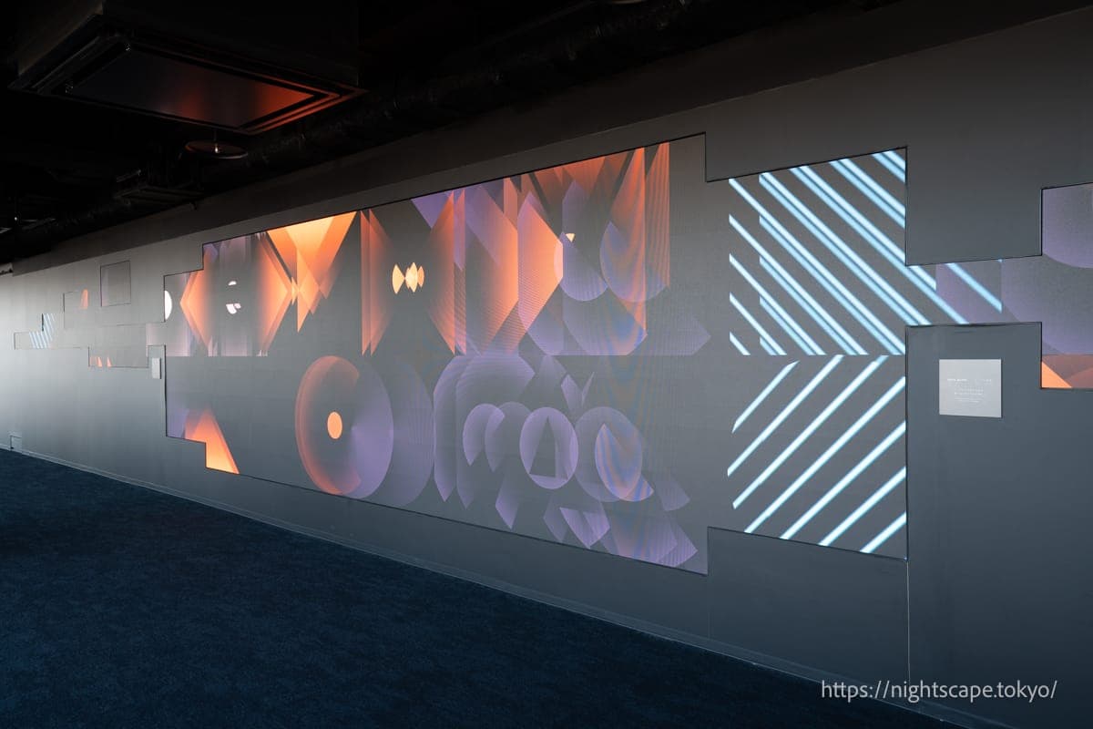 展望大厅内的数字标牌