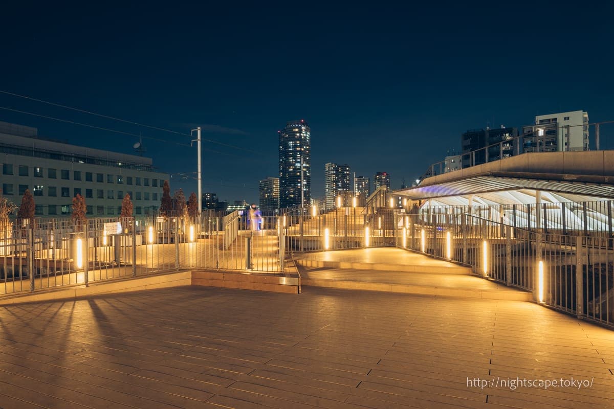 晴空塔自行车停车场屋顶广场的氛围