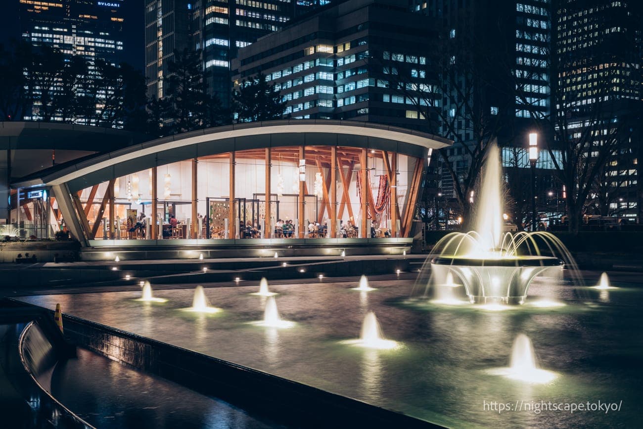 和田仓喷泉公园内的星巴克