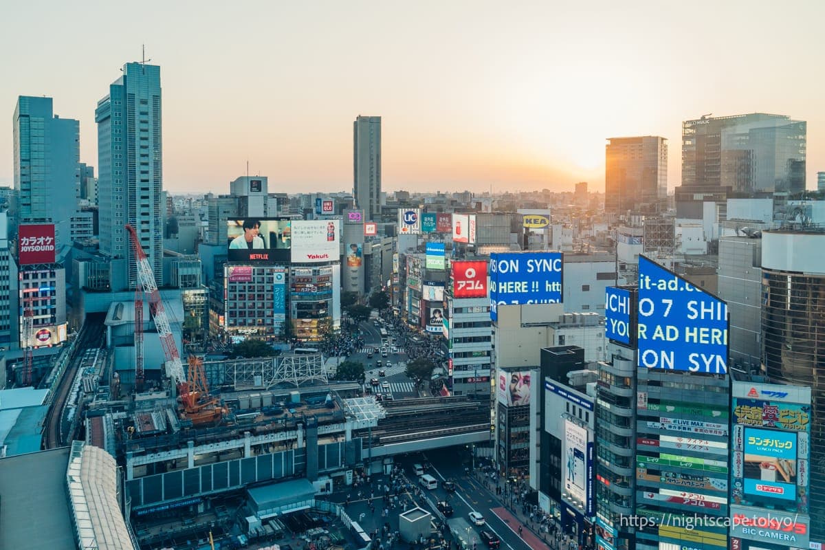 黄昏时分的涩谷街景