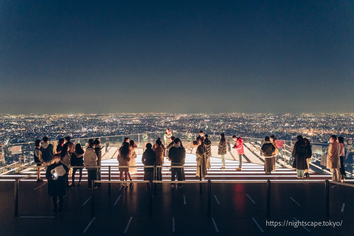 涩谷天空47层屋顶展望台的氛围