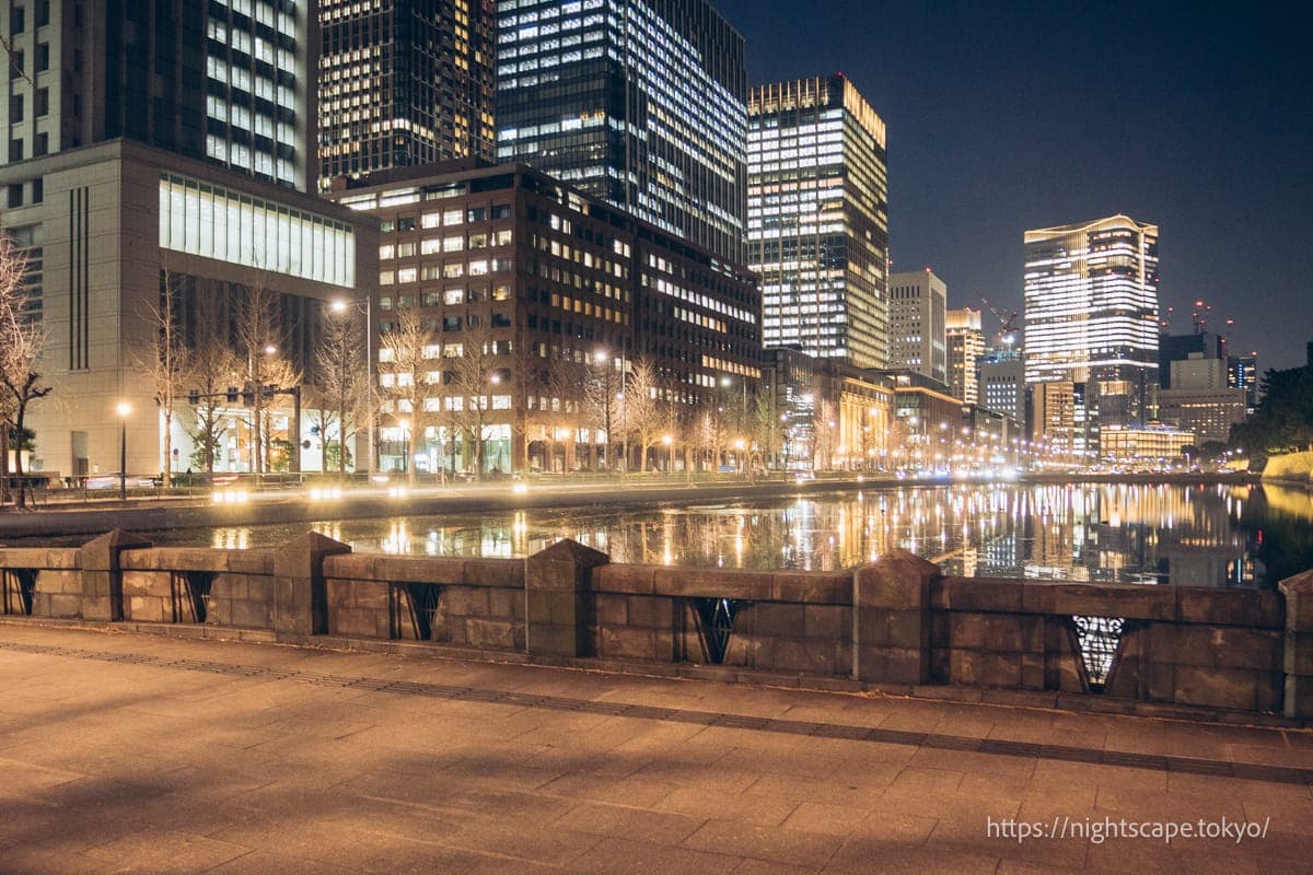 日比谷护城河的氛围