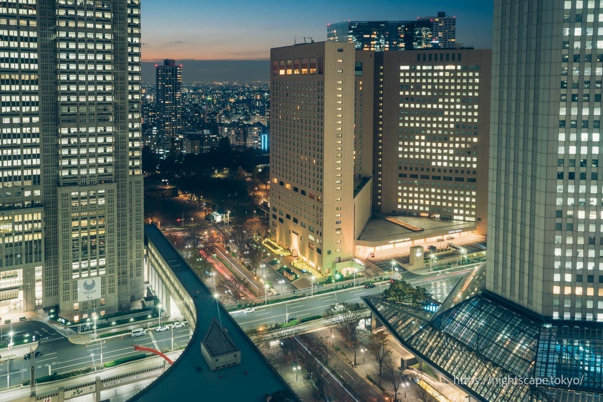 车流繁忙的中央大道