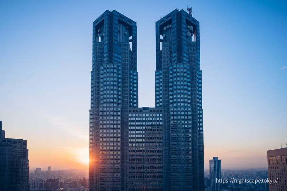 黄昏时分的东京都厅