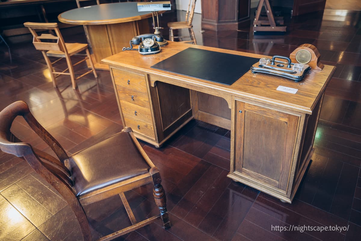 原东京中央邮局局长室的氛围