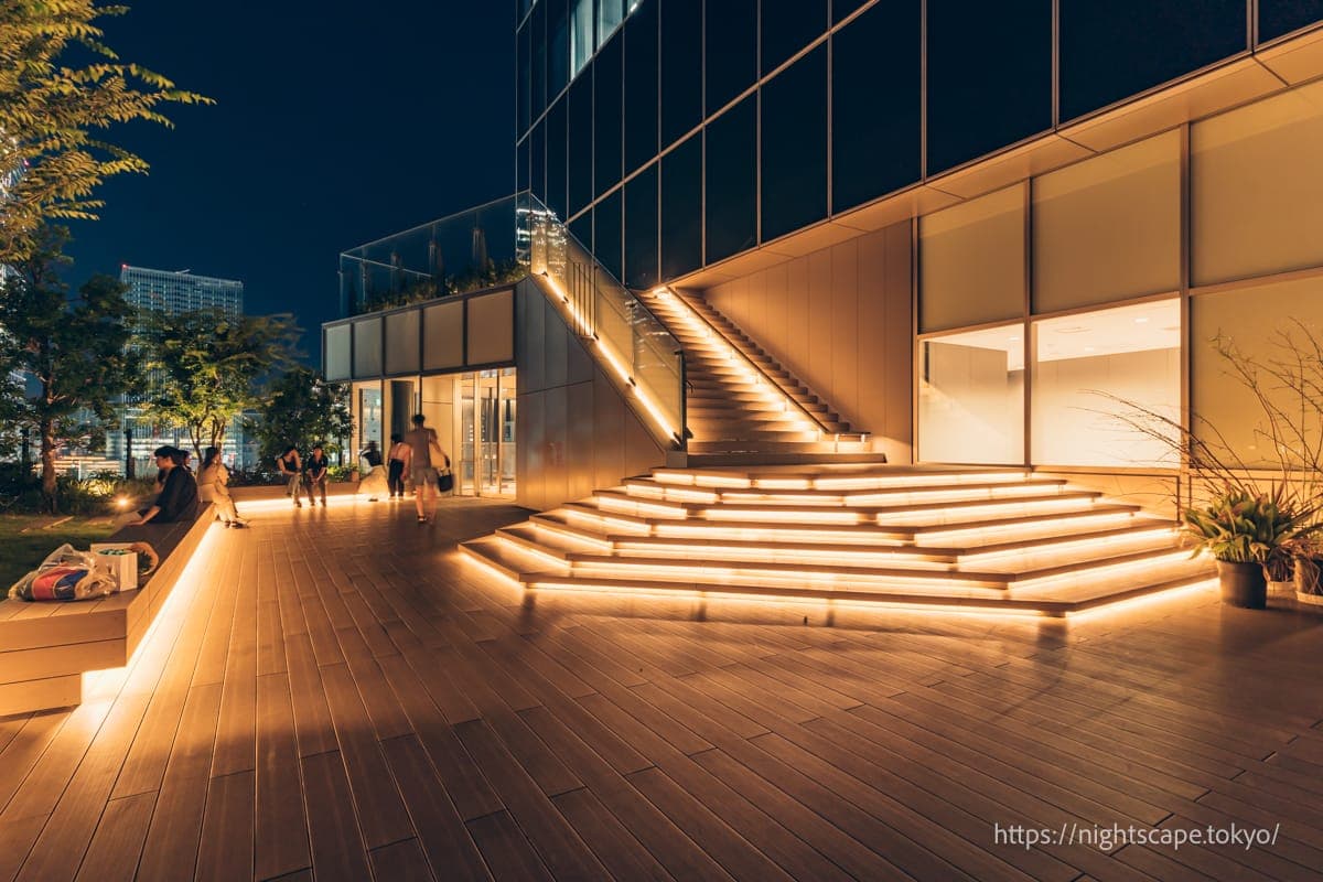 以时尚间接照明为特色的ROOFTOP PARK