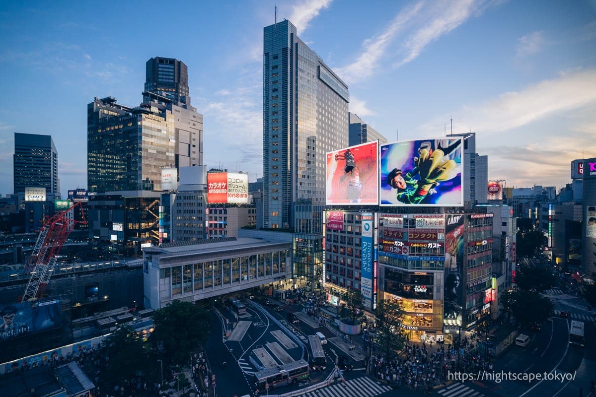 黄昏时分的涩谷街景