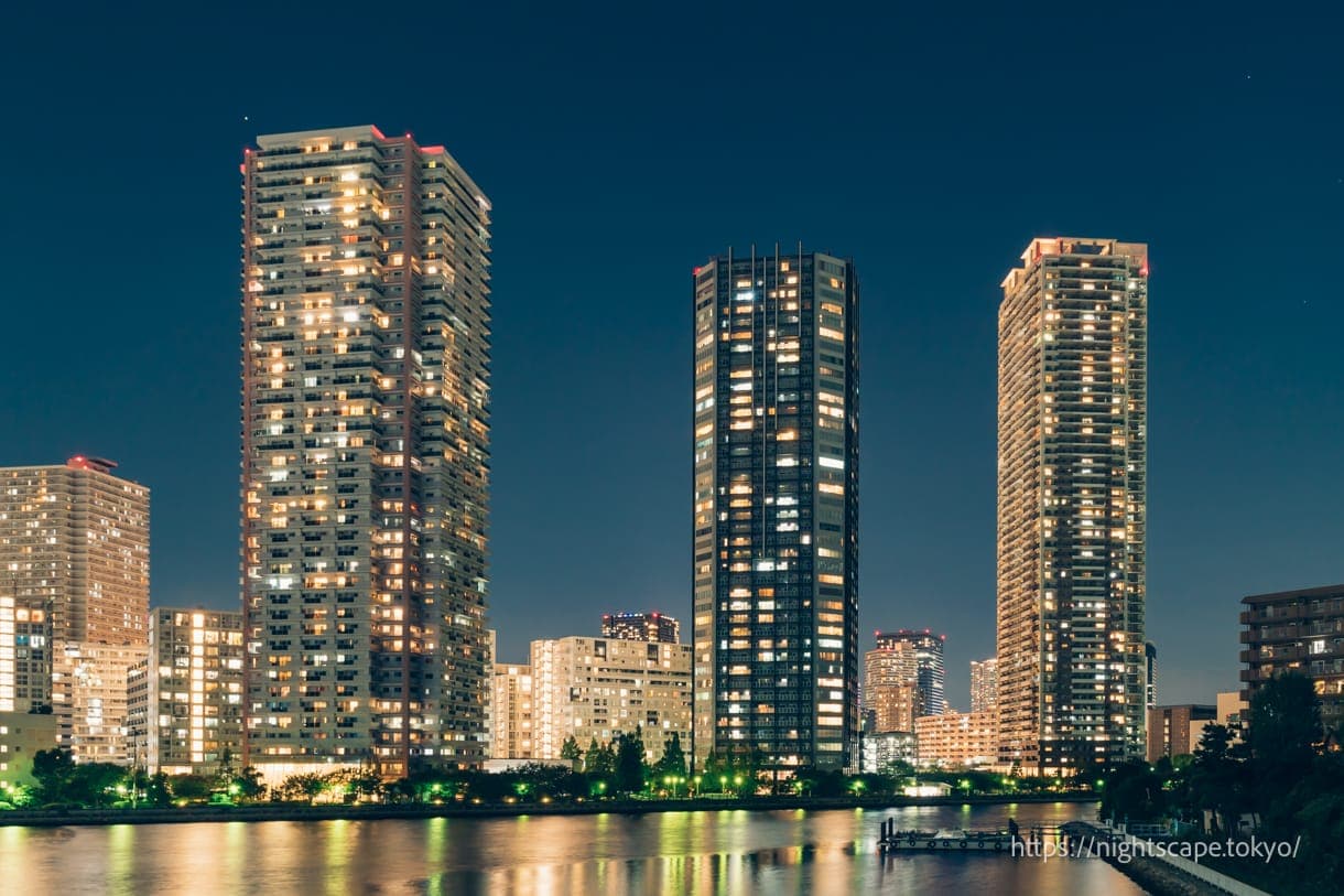 从东云水边公园眺望高层建筑群