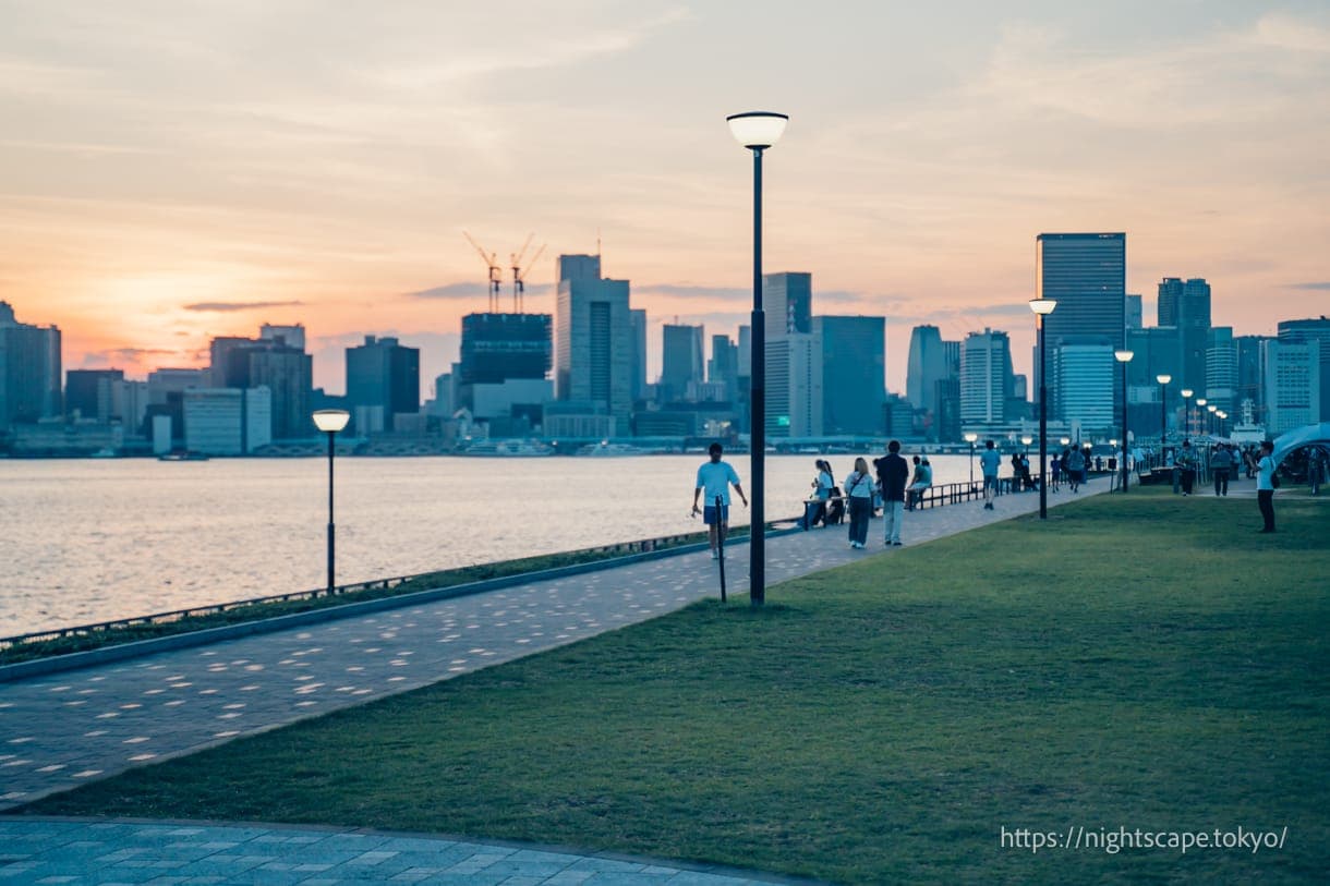 丰洲环绕公园的氛围