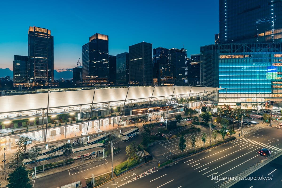 从八重洲露台眺望东京站八重洲口的氛围