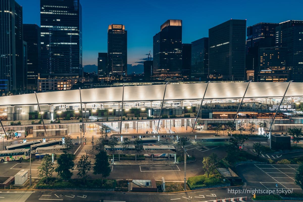 从八重洲露台眺望东京站八重洲口的氛围