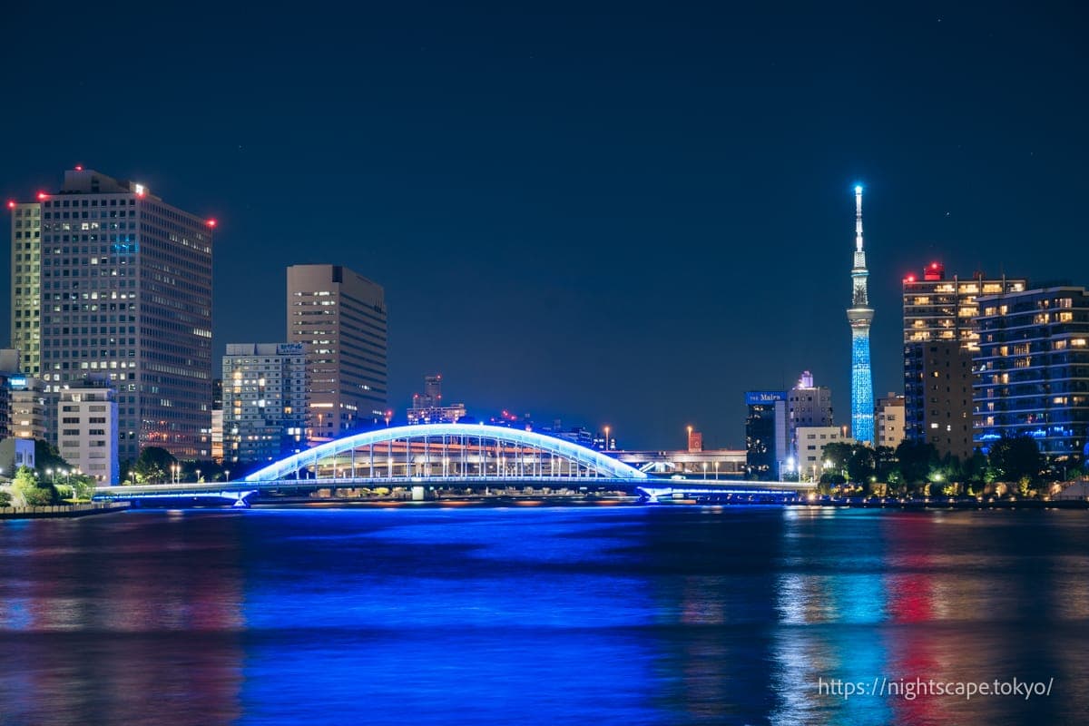 石川岛公园（巴黎广场）的夜景