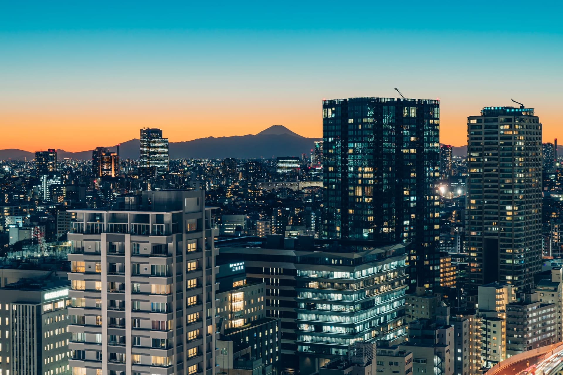 从东京王子公园塔酒店眺望富士山