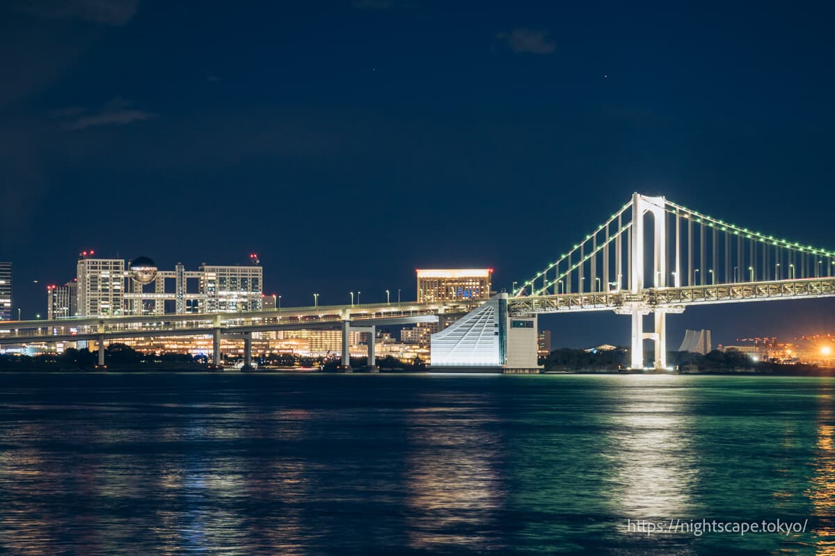 彩虹大桥和富士电视台总部大楼