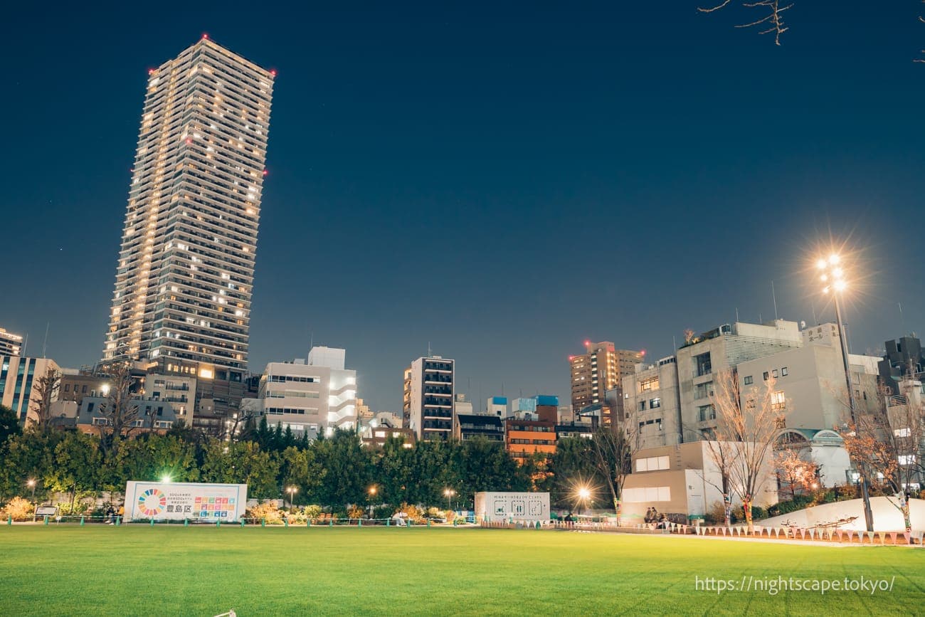 从南池袋公园眺望丰岛区政府大楼