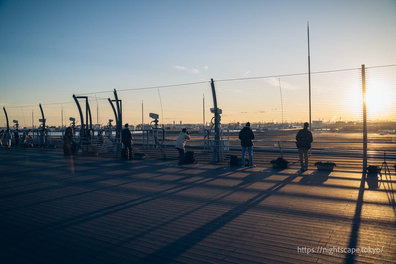 夕阳照射下的展望台