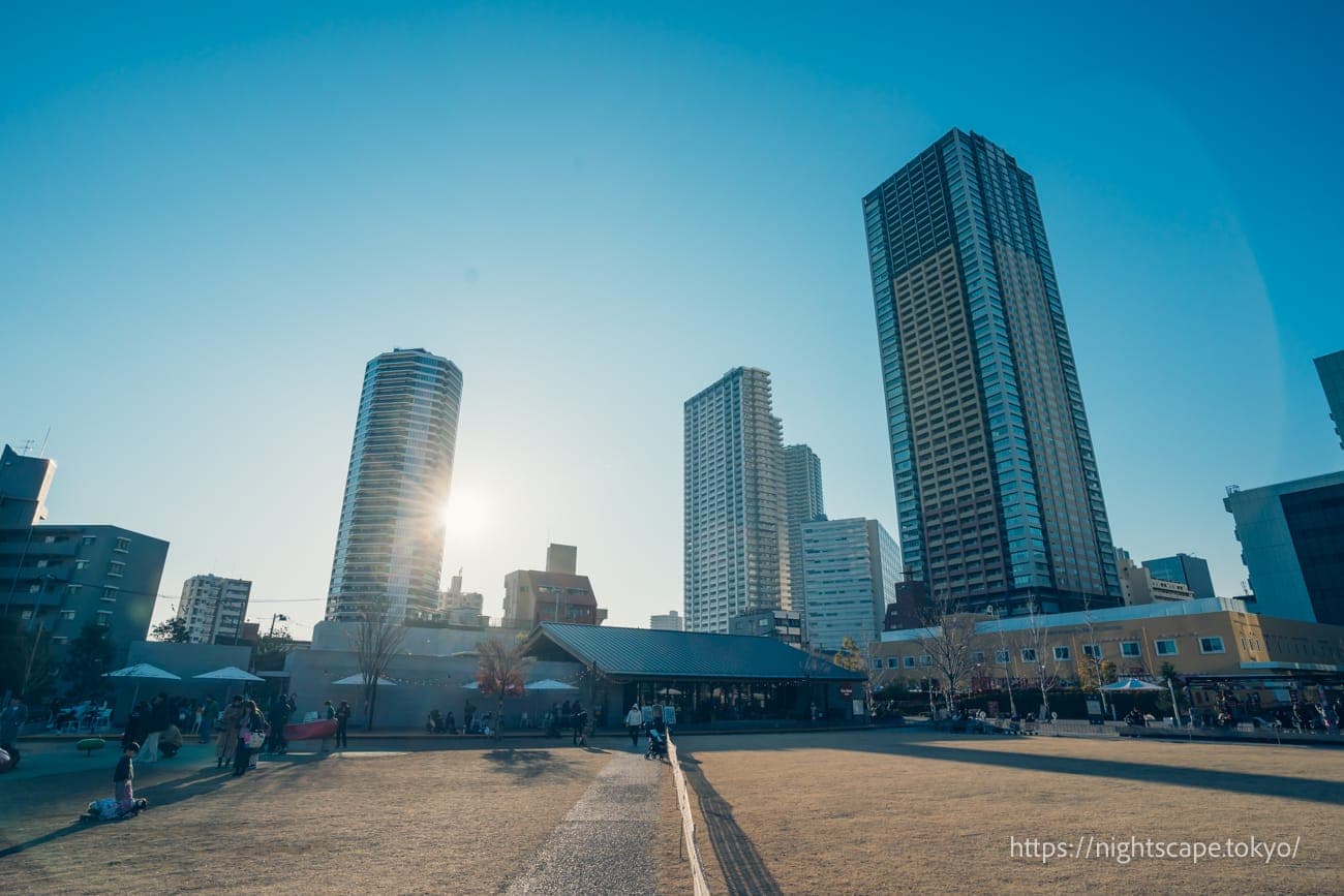 黄昏时分的池阳公园