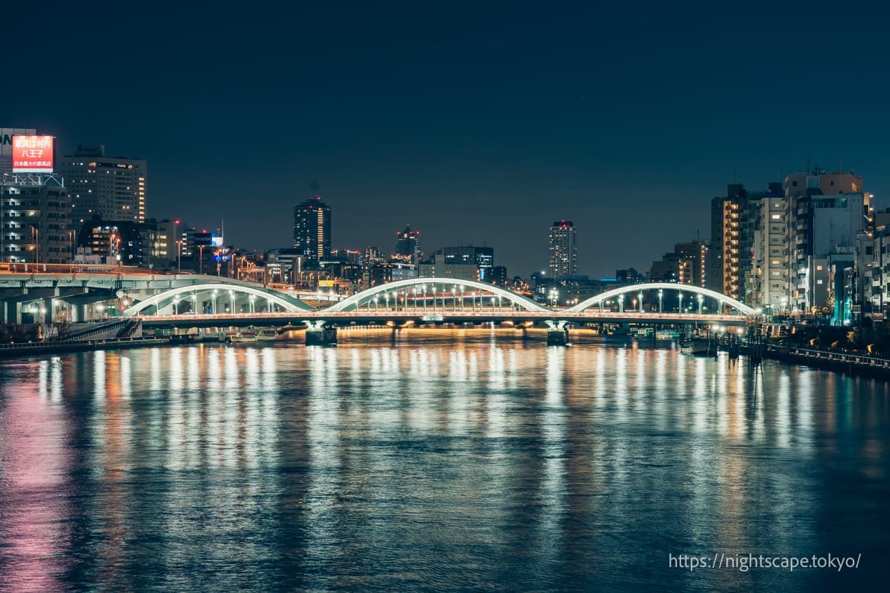 从驹形桥眺望厩桥的三连拱