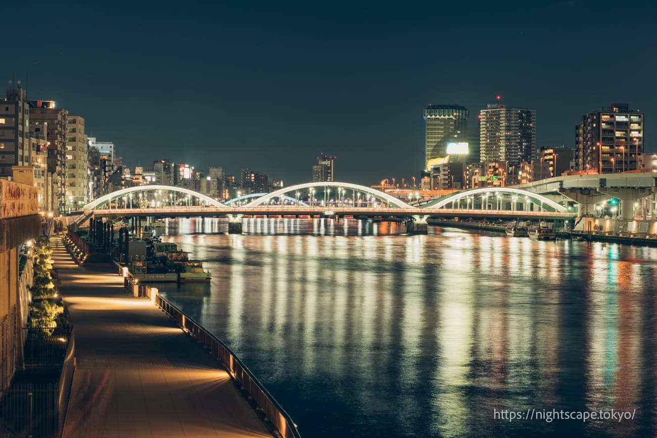 从藏前桥眺望三连拱的厩桥