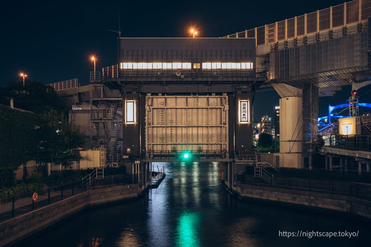 灯光装饰的源森川水门
