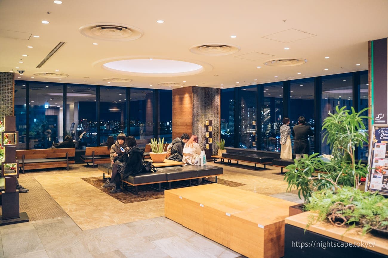 东京天空町东区天空町餐饮区氛围