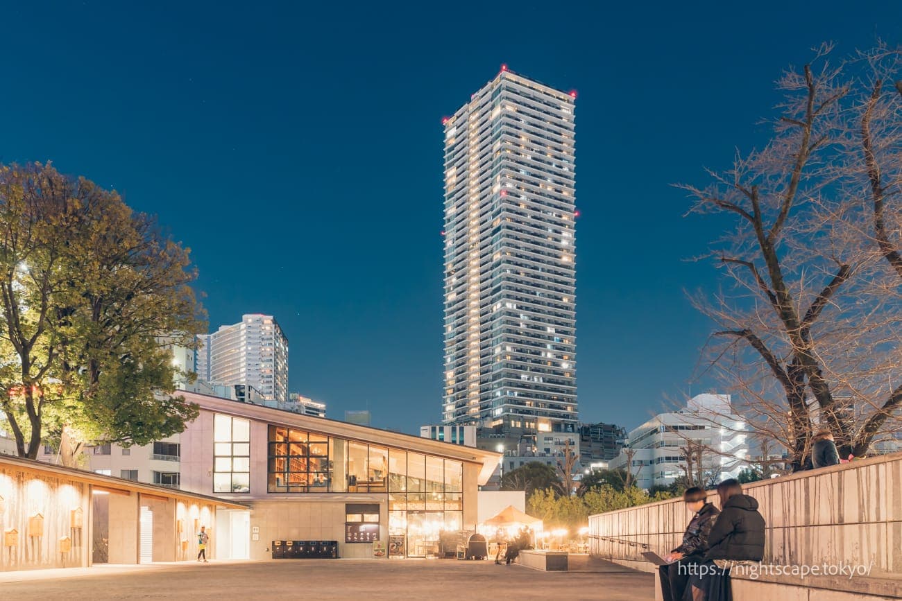 丰岛区政府大楼与园内咖啡餐厅