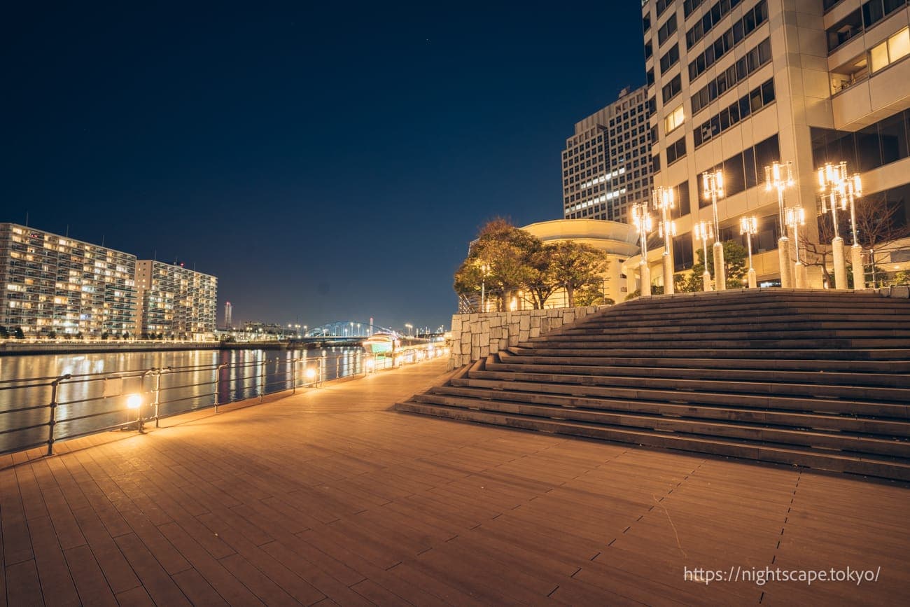 天王洲岛第一水边广场的氛围