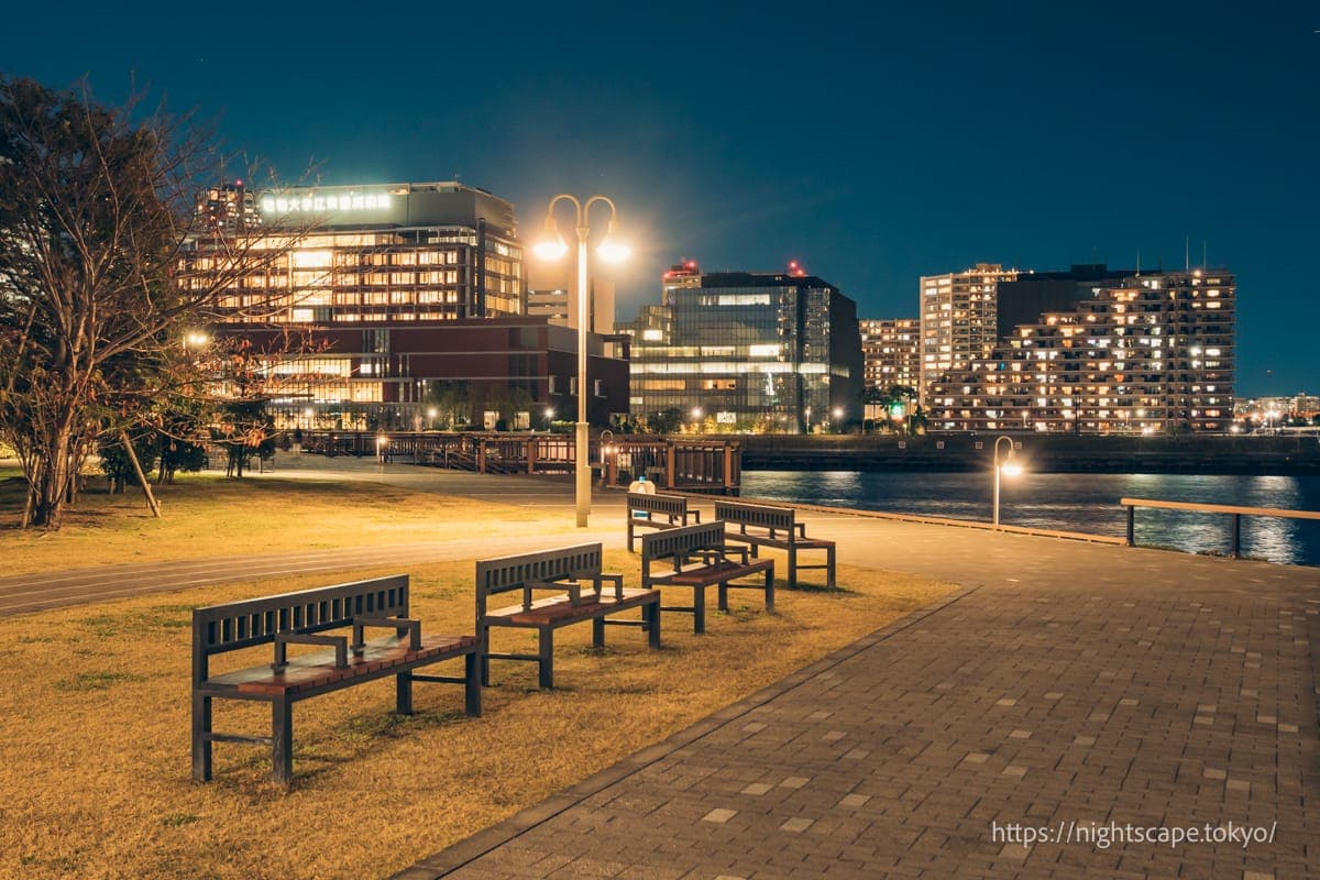 美麗整備的步道與長椅