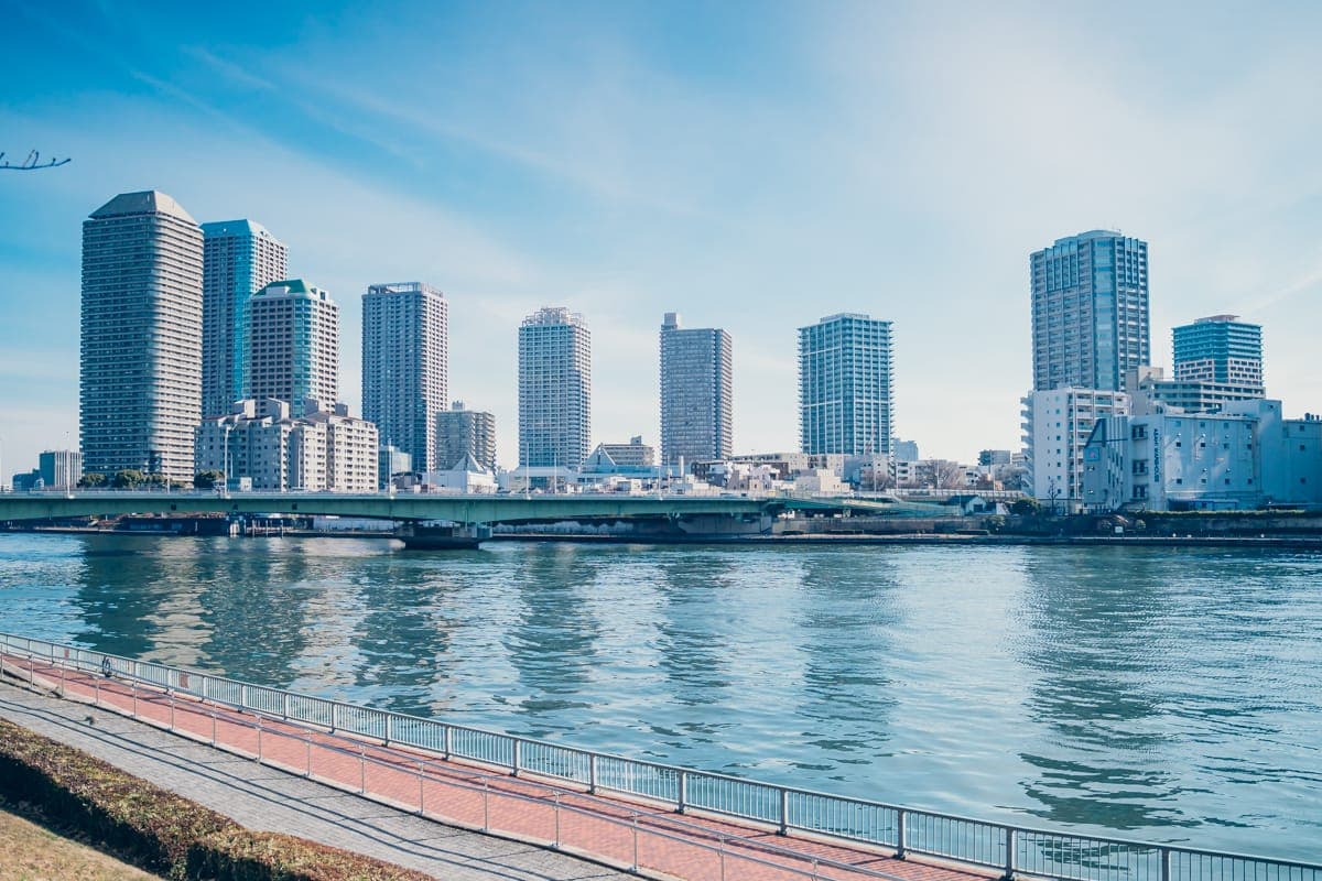 明石町河岸公园的景色