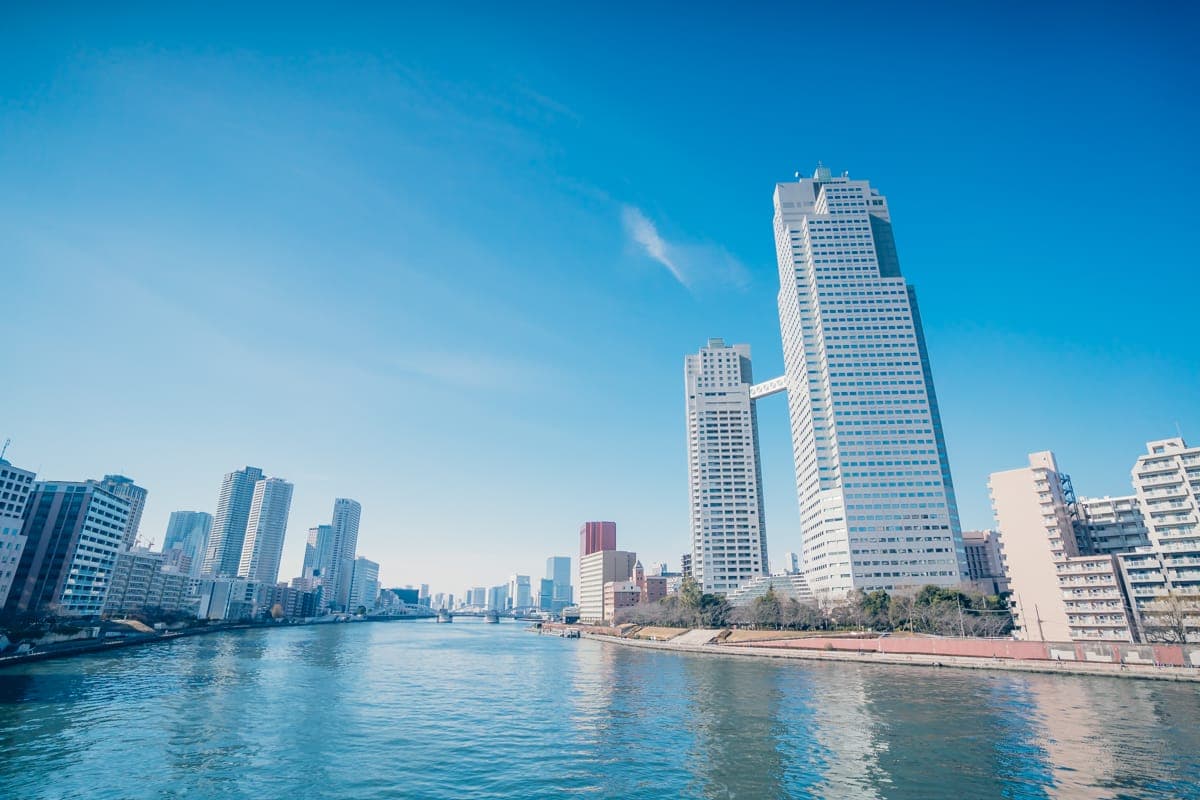 从佃桥眺望圣路加花园和明石町河岸公园