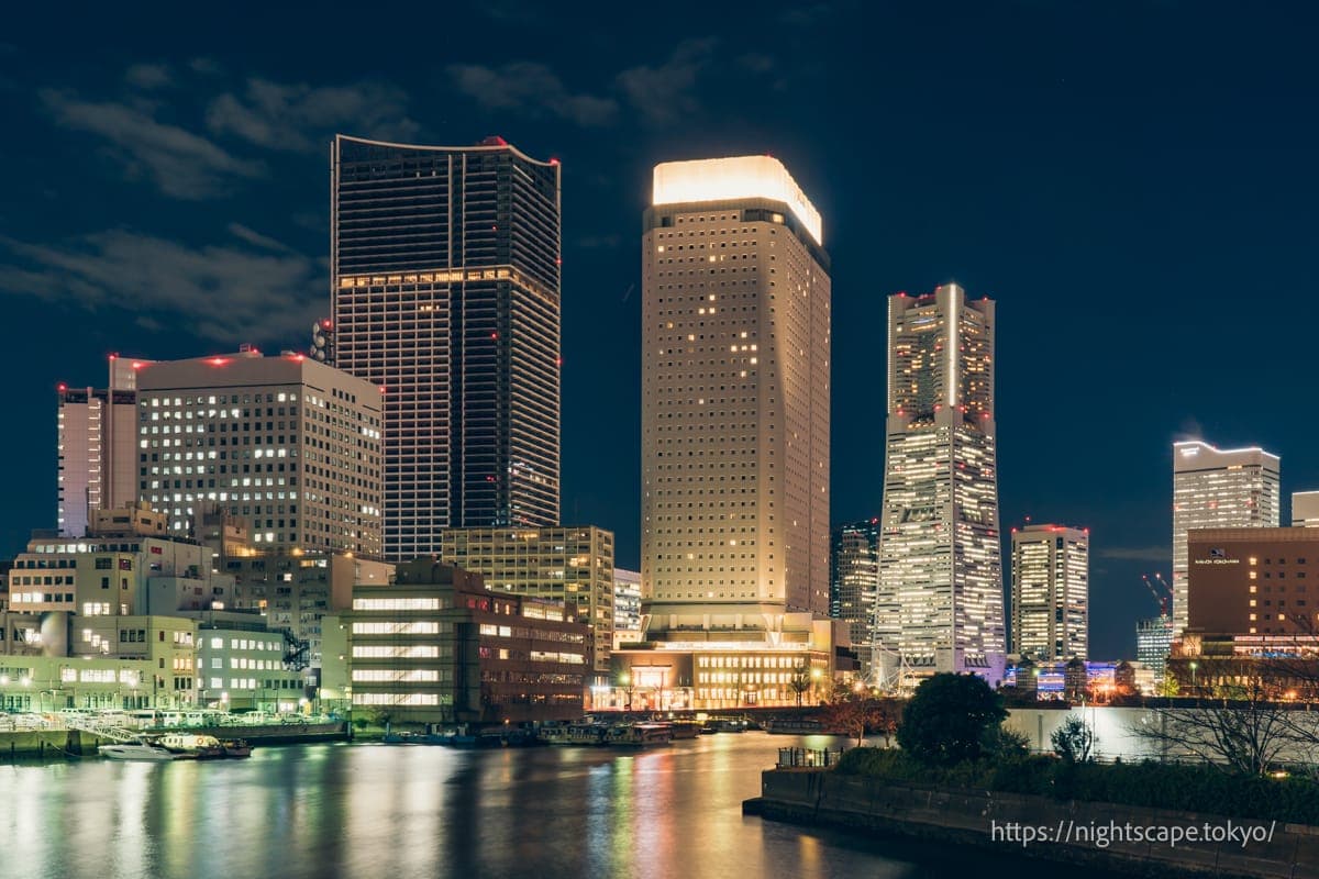 APA横滨湾塔酒店的外观