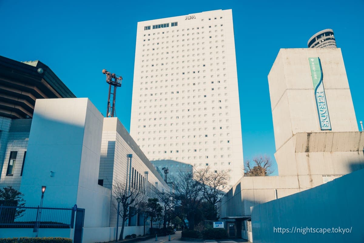 APA酒店两国站塔楼的外观