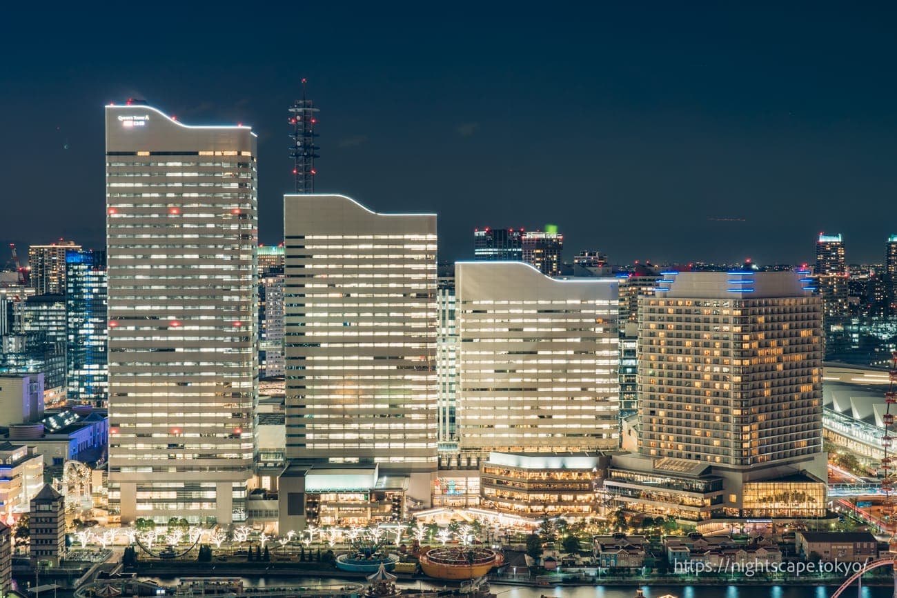 灯火辉煌的皇后广场