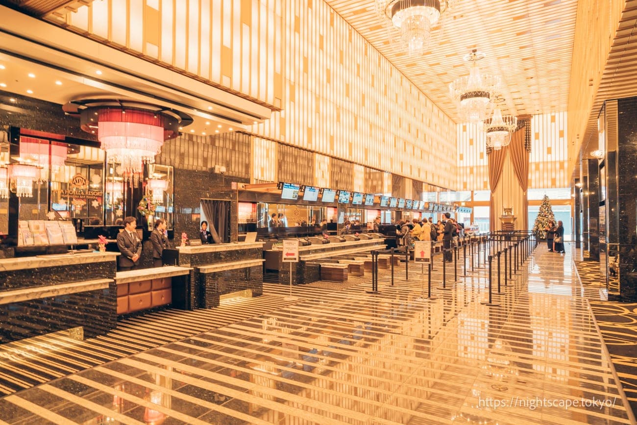 APA横滨湾塔酒店前台的氛围