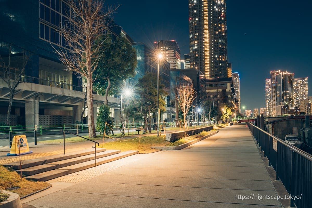 朝潮运河亲水公园的氛围