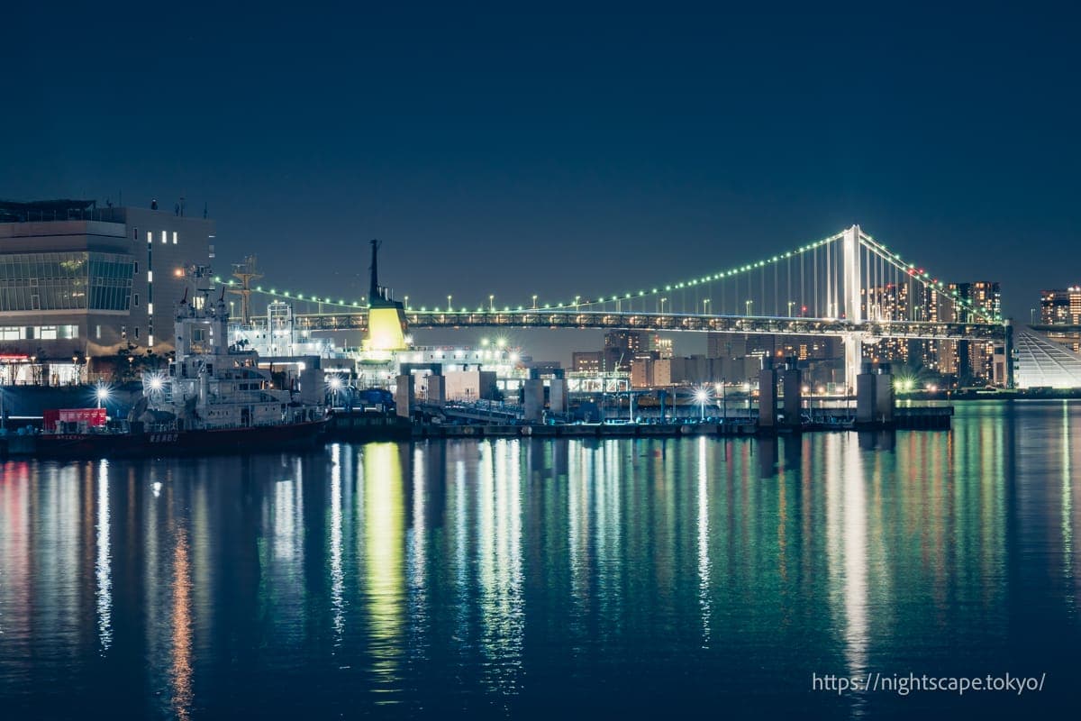 彩虹大桥的灯光照明