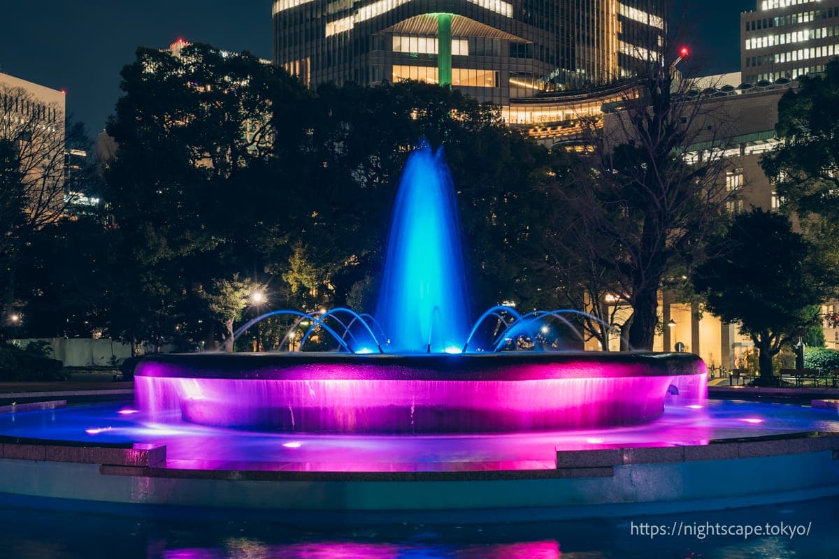 灯光照明的大喷泉