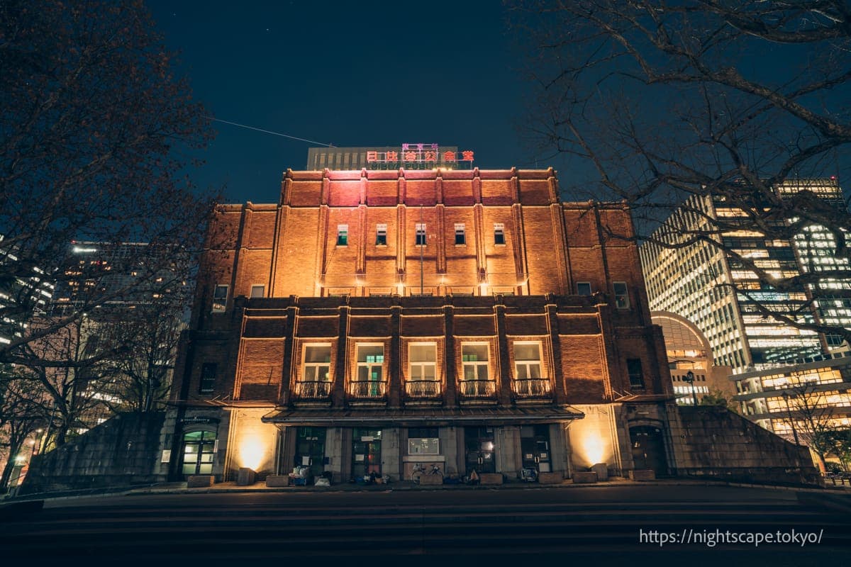灯光照明的日比谷公会堂