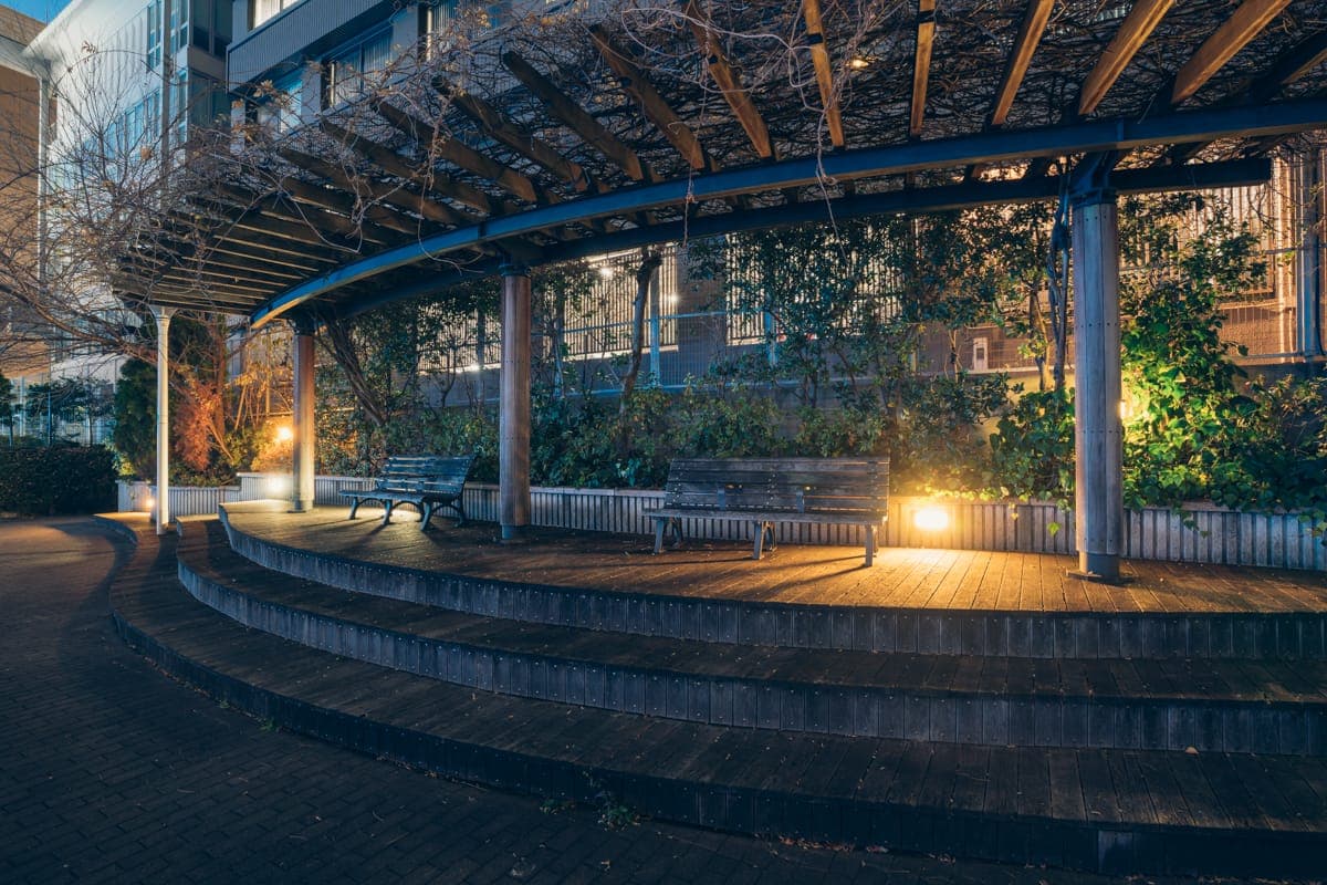 渚桥周边步行道设置的长椅