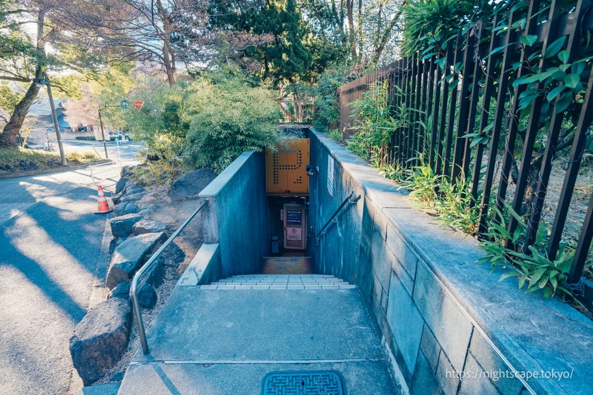 东京塔停车中心出入口的氛围