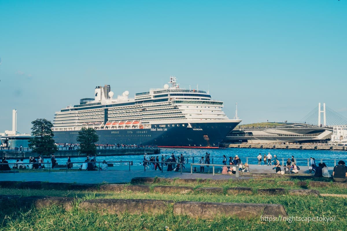 停靠在大栈桥的豪华邮轮